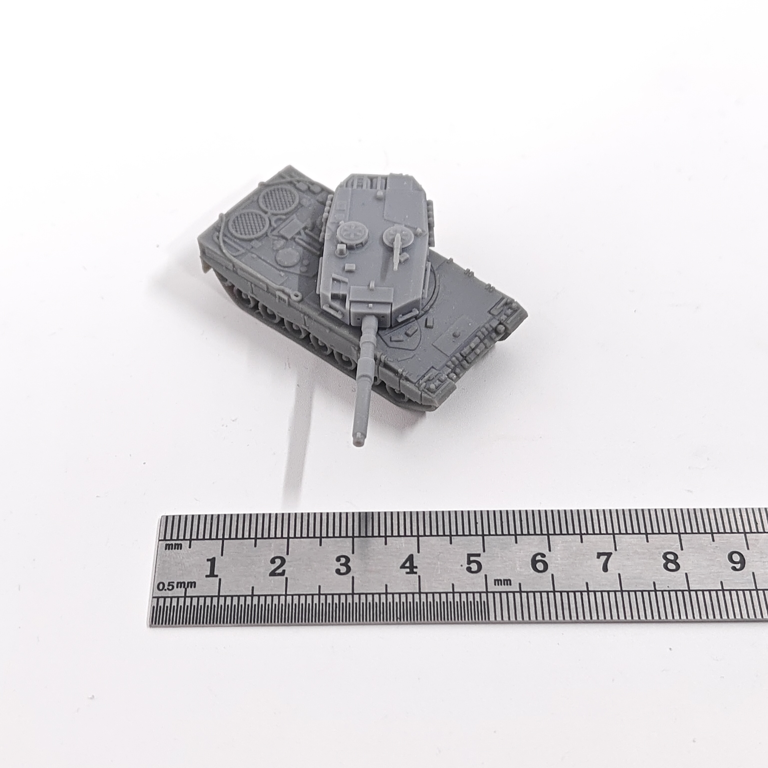 Model Kit Battleship - 1/144 Scale Leopard 2 Main Battle