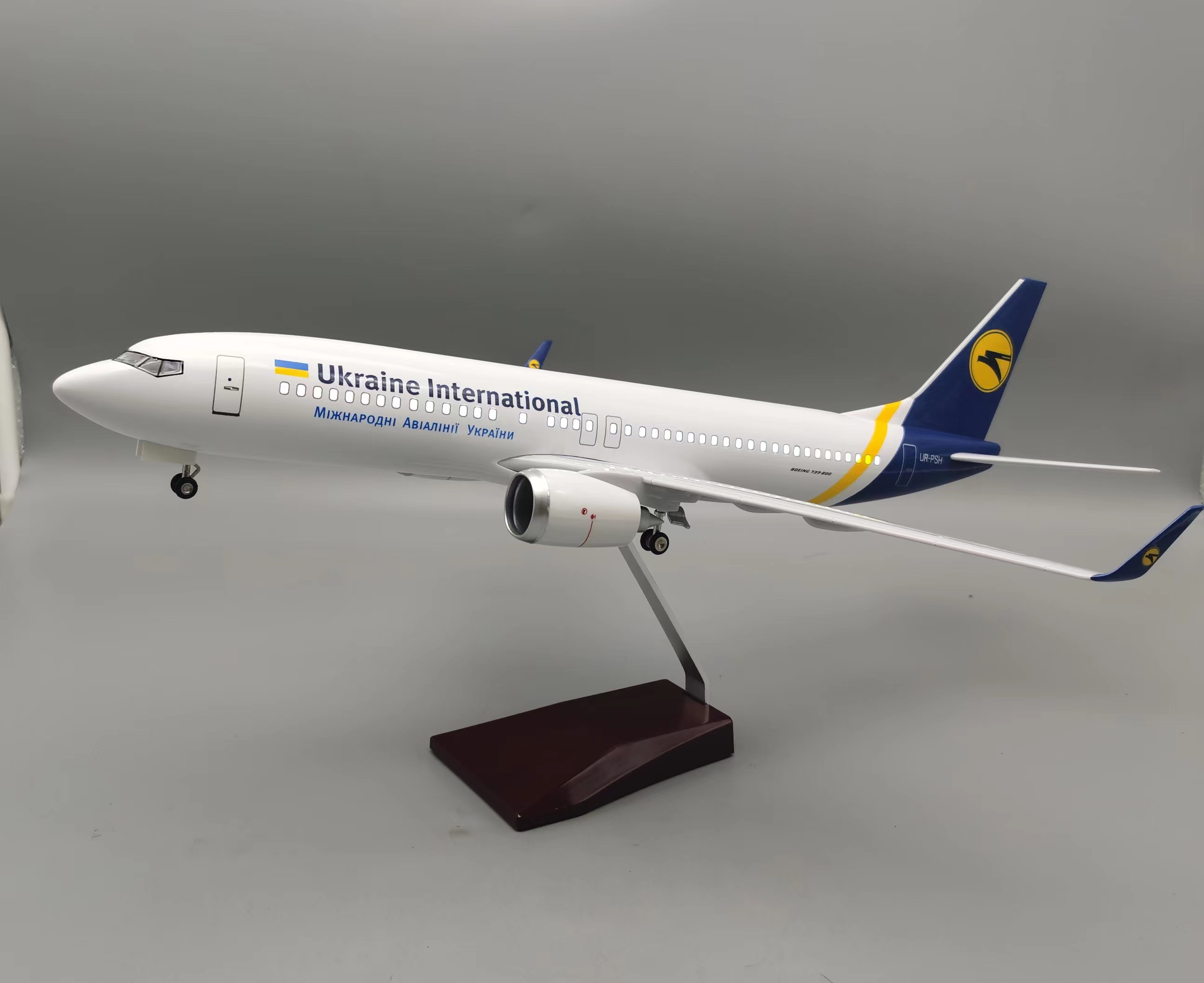47cm Airplane Model B737-800 U - огляд і ціна Model Kit Ukraine